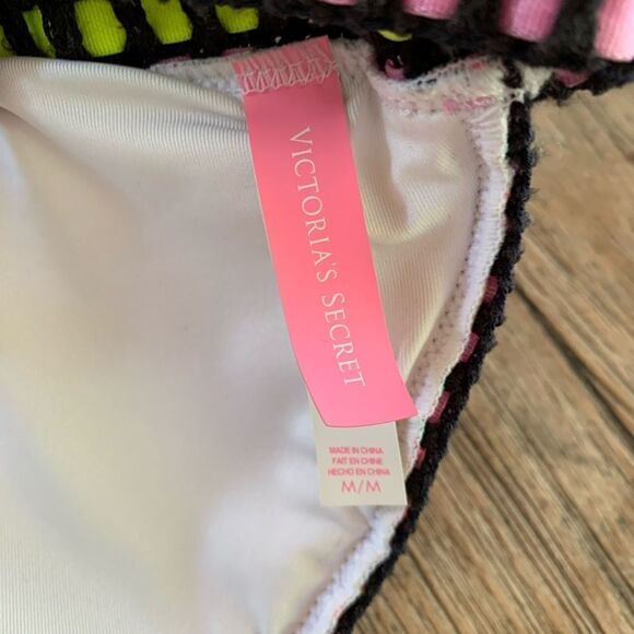 VICTORIA'S Secret Crochet print bikini size Medium - Picture 6 of 8